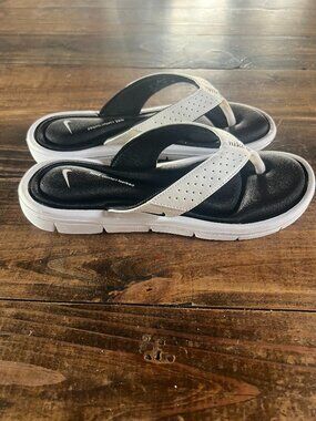 Nike Comfort Footbed Women's Black Flip Flops sz 10 Memory
